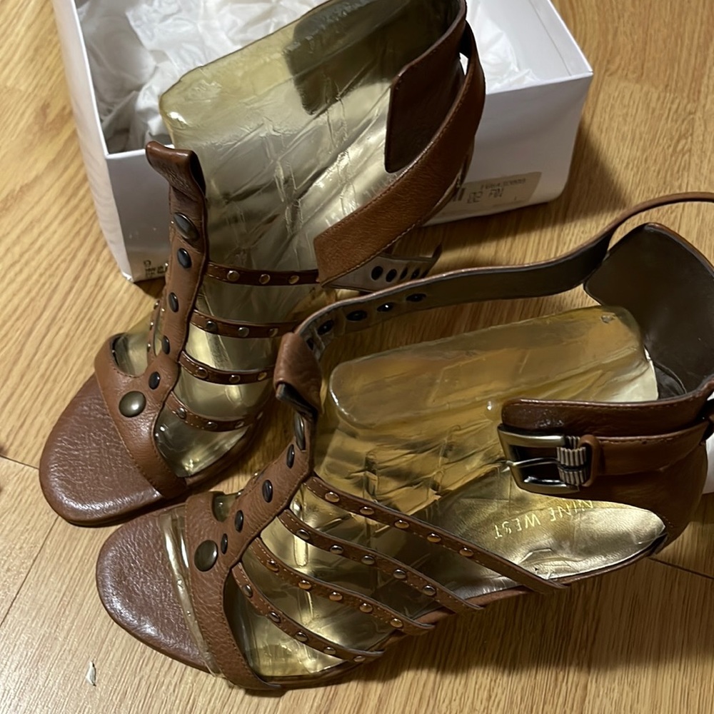 NINE WEST NWJAMIL DK NATURAL GLADIATOR HEELS